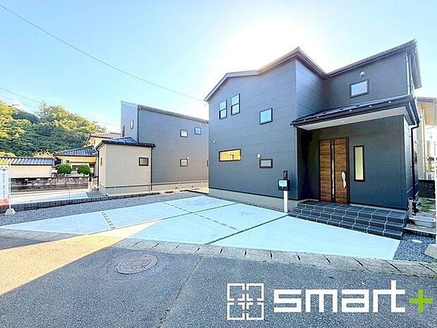 〜カースペース3台分〜 ・セカンドカーや来客時にも困らないカースペース3台分。物置や駐輪スペースなどにも利用できますね。 ・カーポートなどのオプションもお気軽にご相談くださいませ。