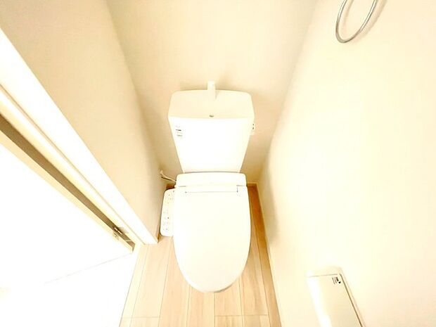 〜やはり便利なタンク式トイレ〜 ・最近はタンクレストイレもございますが、タンク式の場合は停電時もお水を流すことが可能。 ・故障時なども比較的費用が安くなるなど、メリットが多くなります。 