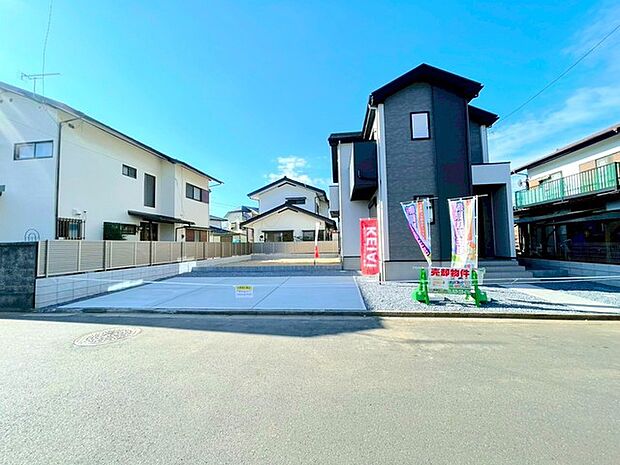 〜閑静な住宅街の立地〜 ・周辺は閑静な住宅街となっておりますので、静かな暮らしをご実現いただけます。 ・前面道路の交通量も多くないので、小さなお子様がいるご家庭でもご安心ですね。 