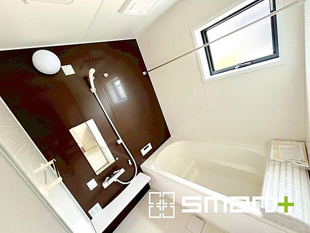 〜浴室乾燥機付きの浴室〜 ・浴室には乾燥機が付いているので雨の日でも洗濯物を干すことが可能です。 ・水はけの良い床材など機能面も充実。マイクロバルなどオプションもご相談くださいませ。