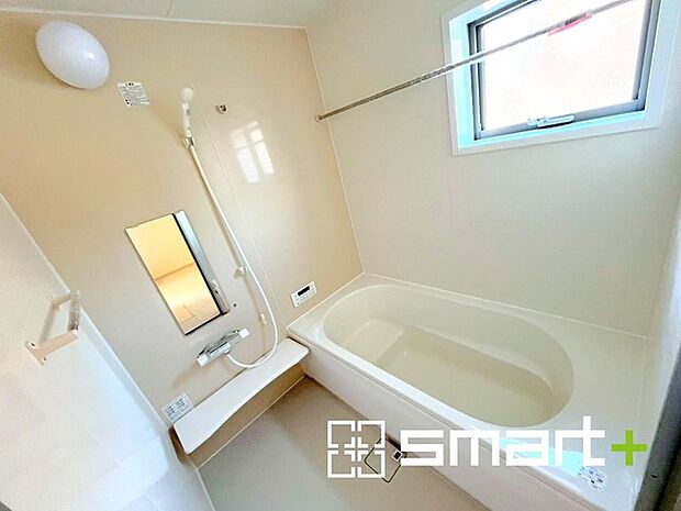 〜浴室乾燥機付きの浴室〜 ・浴室には乾燥機が付いているので雨の日でも洗濯物を干すことが可能です。 ・水はけの良い床材など機能面も充実。マイクロバルなどオプションもご相談くださいませ。