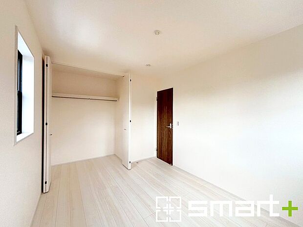 〜2面採光の明るいお部屋〜 ・洋室は2面採光とする事で穏やかな陽の入る明るい空間となっております。 ・くつろぎのプライベート時間を明るい空間で穏やかにお過ごしいただけます。 