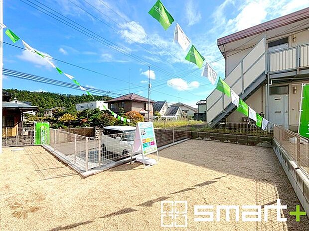 〜広々したお庭のある邸宅〜 ・余裕の敷地には広いお庭もご用意。 ・ガーデニングや安らぎの空間として、倉庫を置いたりと様々な活用が可能です。 ・人工芝の敷設などもお気軽にご相談くださいませ。