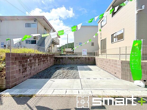 ~ゆとりあるカースペース3台~ ・セカンドカーや来客時にも困らないカースペース3台。自転車やバイクのおける余裕の広さです。 ・カーポートなどのオプションもお気軽にご相談くださいませ。