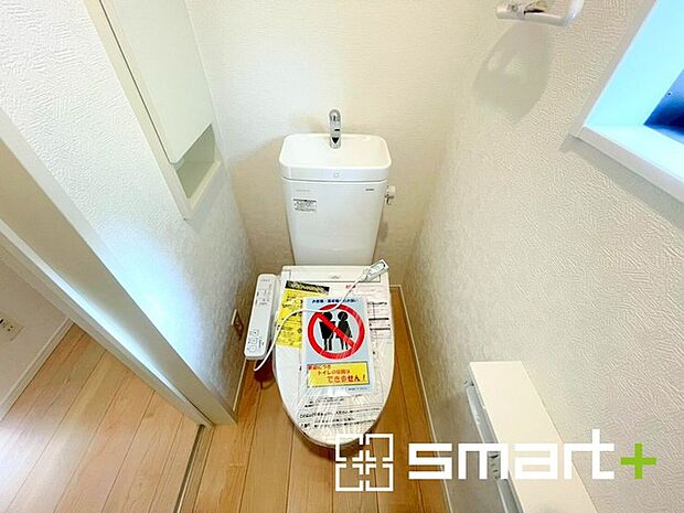 〜やはり便利なタンク式トイレ〜 ・最近はタンクレストイレもございますが、タンク式の場合は停電時もお水を流すことが可能。 ・故障時なども比較的費用が安くなるなど、メリットが多くなります。