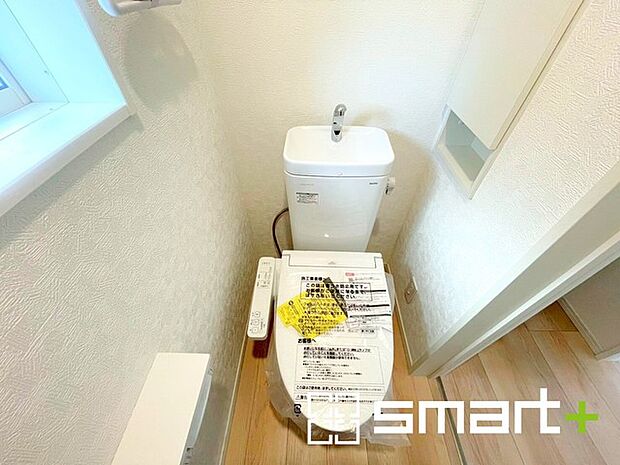 〜やはり便利なタンク式トイレ〜 ・最近はタンクレストイレもございますが、タンク式の場合は停電時もお水を流すことが可能。 ・故障時なども比較的費用が安くなるなど、メリットが多くなります。 