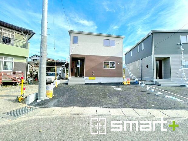 〜閑静な住宅街の立地〜 ・周辺は閑静な住宅街となっておりますので、静かな暮らしをご実現いただけます。 ・前面道路の交通量も多くないので、小さなお子様がいるご家庭でもご安心ですね。 