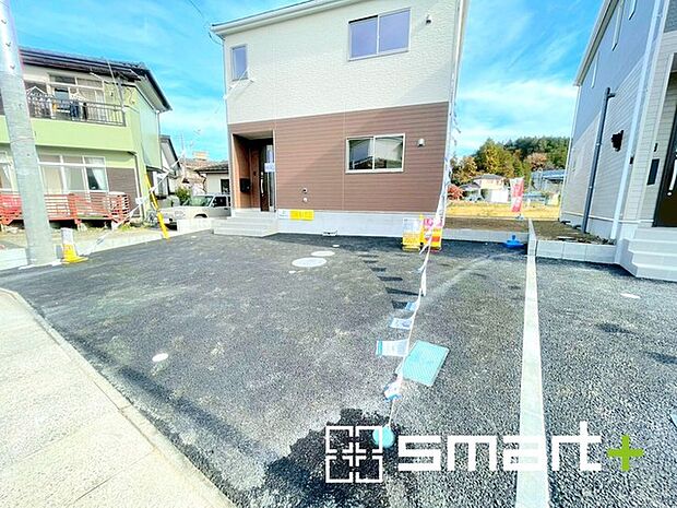 〜駐車場は2台分ご用意〜 ・駐車場は2台分ございますので、車通勤の方や複数台お持ちの方にもお勧めのお住まいです。 ・カーポートなどのオプションもお気軽にご相談くださいませ。