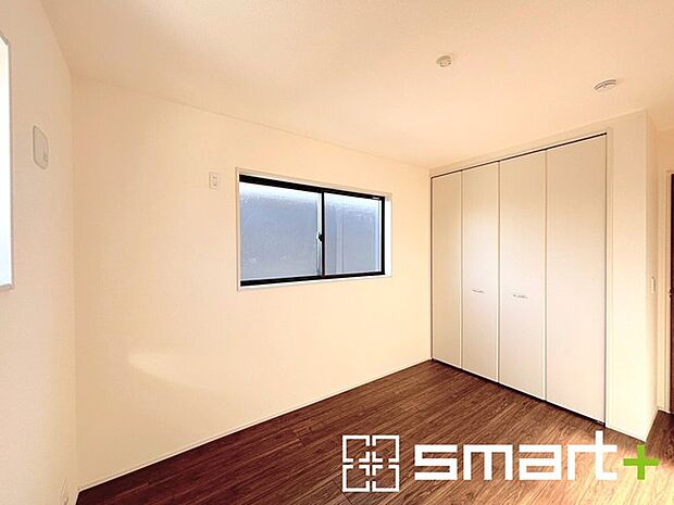 〜2面採光の明るいお部屋〜 ・洋室は2面採光とする事で穏やかな陽の入る明るい空間となっております。 ・くつろぎのプライベート時間を明るい空間で穏やかにお過ごしいただけます。 