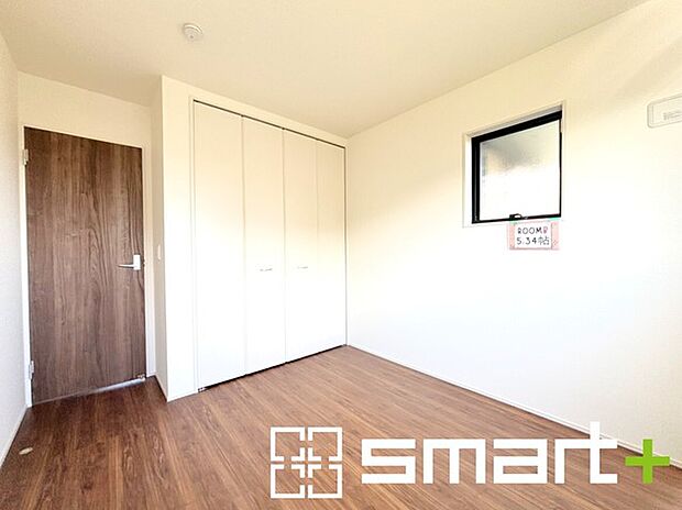 〜2面採光の明るいお部屋〜 ・洋室は2面採光とする事で穏やかな陽の入る明るい空間となっております。 ・くつろぎのプライベート時間を明るい空間で穏やかにお過ごしいただけます。