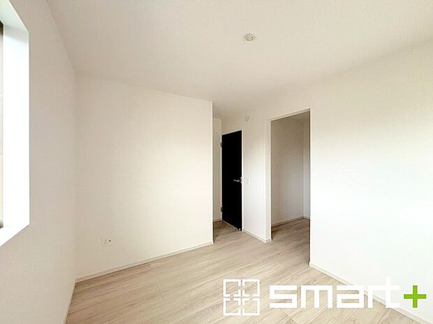 〜ウォークインクローゼットのあるお部屋〜 ・人気のウォークインクローゼットをご用意。季節物や趣味の道具などもスッキリと収納が可能です。 ・最近流行りの収納術などもぜひご活用くださいませ。