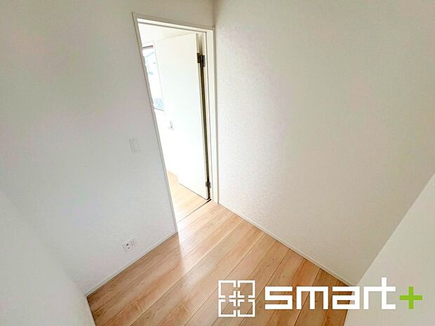 〜テレワークルーム付き〜 ・追加の収納としてはもちろん、テレワークルームとしてもお使いいただけます。