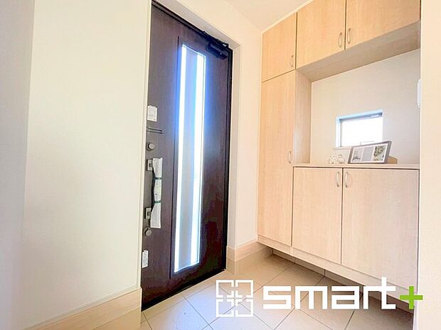 〜十分な容量のシューズボックス〜 ・備え付けのシューズボックスは充分な容量を確保。  