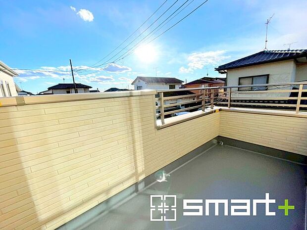 〜奥行きのあるバルコニーを採用〜 ・お客様から意外にご要望が多い「バルコニーの奥行き」。 ・奥行きのあるバルコニーを採用しておりますので、洗濯物も干しやすい造りです。 