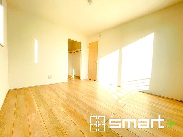 〜ウォークインクローゼットのあるお部屋〜 ・人気のウォークインクローゼットをご用意。季節物や趣味の道具などもスッキリと収納が可能です。 ・最近流行りの収納術などもぜひご活用くださいませ。 