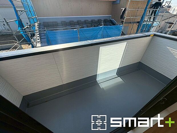 〜奥行きのあるバルコニーを採用〜 ・お客様から意外にご要望が多い「バルコニーの奥行き」。 ・奥行きのあるバルコニーを採用しておりますので、洗濯物も干しやすい造りです。 