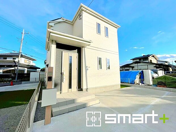 〜明るさを感じる外観〜 ・外壁は2トーンカラーを採用し、デザイン性に優れた見た目となっております。 ・帰宅した際にホッと感じるような飽きのこない外観。ぜひ現地でご確認くださいませ。 