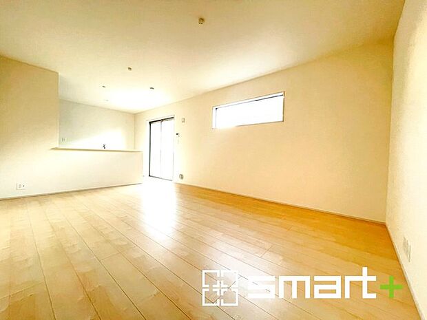 〜ナチュラルな色彩のＬＤＫ〜 ・自然な風合いの色味で纏められたＬＤＫは家具のコーディネートもしやすくなっております。 ・どんなインテリアにするか、考えるだけでも楽しくなりますね。 