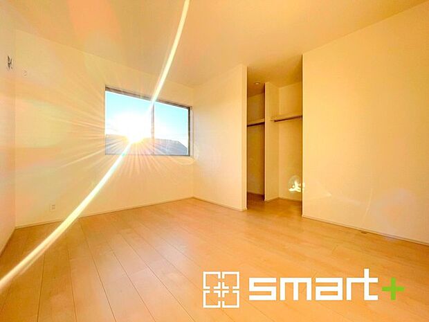 〜ウォークインクローゼットのあるお部屋〜 ・人気のウォークインクローゼットをご用意。季節物や趣味の道具などもスッキリと収納が可能です。 ・最近流行りの収納術などもぜひご活用くださいませ。 