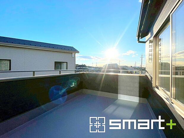 ~奥行きのあるバルコニーを採用~ ・お客様から意外にご要望が多い「バルコニーの奥行き」。 ・奥行きのあるバルコニーを採用しておりますので、洗濯物も干しやすい造りです。