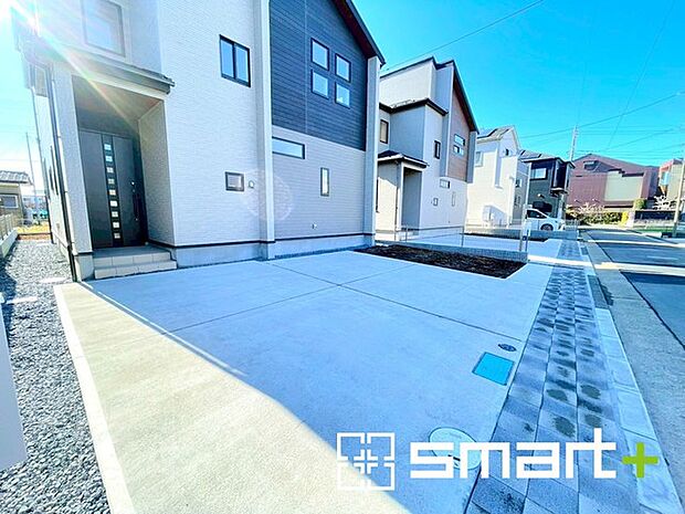 〜駐車場は2台分ご用意〜 ・駐車場は2台分ございますので、車通勤の方や複数台お持ちの方にもお勧めのお住まいです。 ・カーポートなどのオプションもお気軽にご相談くださいませ。 