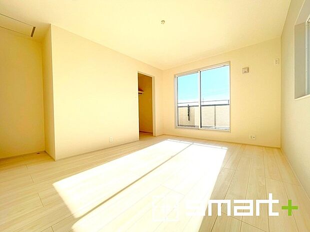 〜ウォークインクローゼットのあるお部屋〜 ・人気のウォークインクローゼットをご用意。季節物や趣味の道具などもスッキリと収納が可能です。 ・最近流行りの収納術などもぜひご活用くださいませ。 