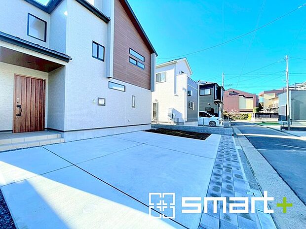 〜駐車場は2台分ご用意〜 ・駐車場は2台分ございますので、車通勤の方や複数台お持ちの方にもお勧めのお住まいです。 ・カーポートなどのオプションもお気軽にご相談くださいませ。 