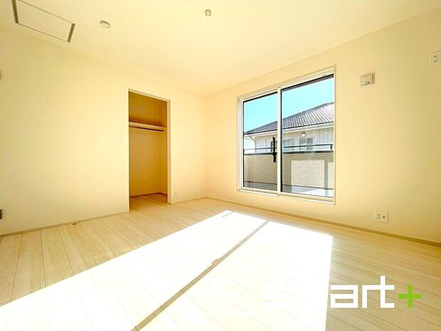 〜ウォークインクローゼットのあるお部屋〜 ・人気のウォークインクローゼットをご用意。季節物や趣味の道具などもスッキリと収納が可能です。 ・最近流行りの収納術などもぜひご活用くださいませ。 