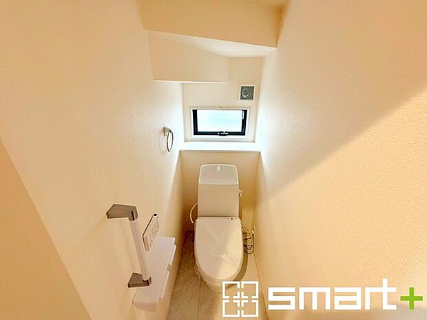 ~やはり便利なタンク式トイレ~ ・最近はタンクレストイレもございますが、タンク式の場合は停電時もお水を流すことが可能。 ・故障時なども比較的費用が安くなるなど、メリットが多くなります。