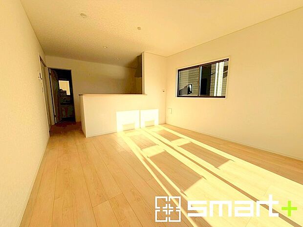 〜ナチュラルな色彩のＬＤＫ〜 ・自然な風合いの色味で纏められたＬＤＫは家具のコーディネートもしやすくなっております。 ・どんなインテリアにするか、考えるだけでも楽しくなりますね。 