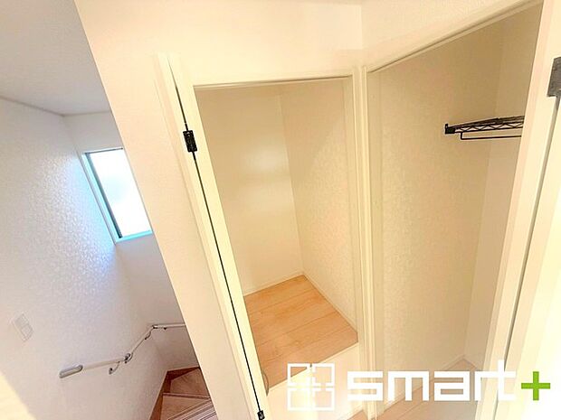 〜ちょっとした空間も有効活用〜 ・廊下も無駄にせずしっかりと収納をご用意。ちょっとしたスペースも無駄にしません。 ・掃除機など意外と置場に困る物もしっかりと収納可能です。 