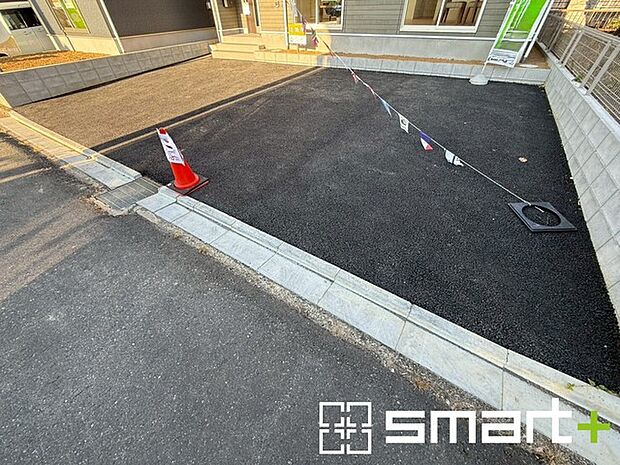 〜駐車場ももちろんございます〜 ・駐車場もありますので、お車をご利用される方にもお勧めのお住まいです。 ・カーポートなどのオプションもお気軽にご相談くださいませ。 