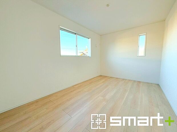 〜2面採光の明るいお部屋〜 ・洋室は2面採光とする事で穏やかな陽の入る明るい空間となっております。 ・くつろぎのプライベート時間を明るい空間で穏やかにお過ごしいただけます。