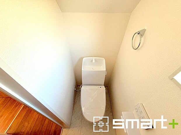 〜やはり便利なタンク式トイレ〜 ・最近はタンクレストイレもございますが、タンク式の場合は停電時もお水を流すことが可能。 ・故障時なども比較的費用が安くなるなど、メリットが多くなります。