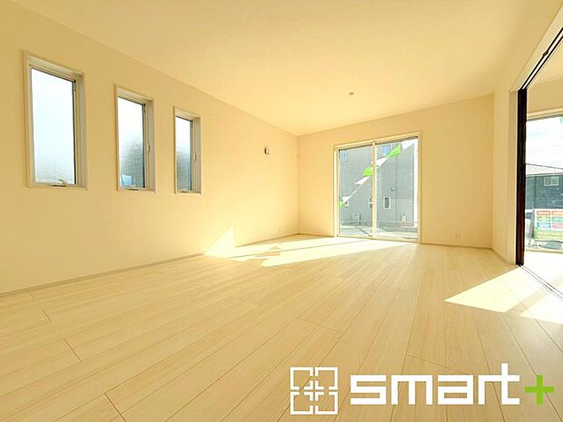 ～ナチュラルな色彩のＬＤＫ～ ・自然な風合いの色味で纏められたＬＤＫは家具のコーディネートもしやすくなっております。 ・どんなインテリアにするか、考えるだけでも楽しくなりますね。 