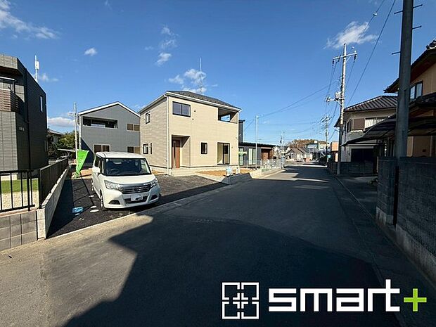 〜閑静な住宅街の立地〜 ・周辺は閑静な住宅街となっておりますので、静かな暮らしをご実現いただけます。 ・前面道路の交通量も多くないので、小さなお子様がいるご家庭でもご安心ですね。