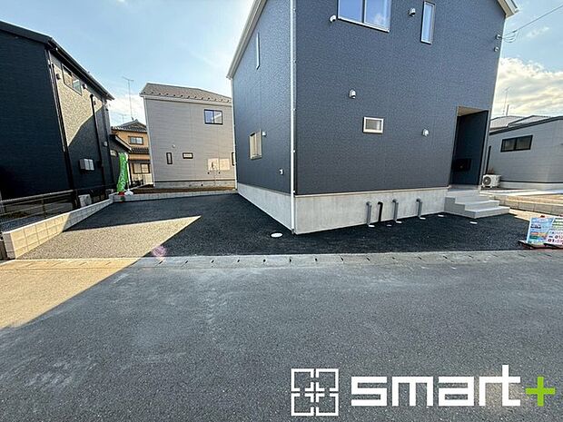 〜カースペース2台分〜 ・セカンドカーや来客時にも困らないカースペース2台分。物置や駐輪スペースなどにも利用できますね。 ・カーポートなどのオプションもお気軽にご相談くださいませ。