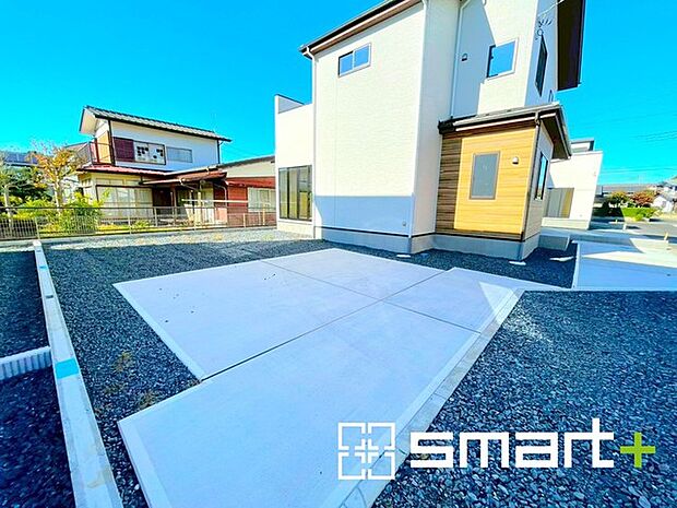 〜カースペース2台分〜 ・セカンドカーや来客時にも困らないカースペース2台分。物置や駐輪スペースなどにも利用できますね。 ・カーポートなどのオプションもお気軽にご相談くださいませ。