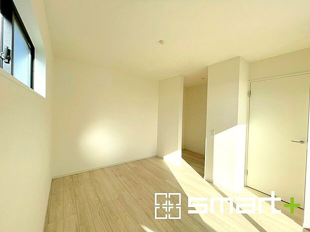 〜ウォークインクローゼットのあるお部屋〜 ・人気のウォークインクローゼットをご用意。季節物や趣味の道具などもスッキリと収納が可能です。 ・最近流行りの収納術などもぜひご活用くださいませ。 