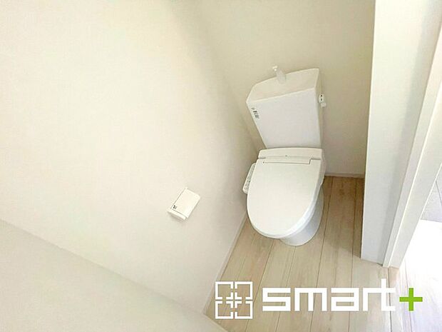 〜やはり便利なタンク式トイレ〜 ・最近はタンクレストイレもございますが、タンク式の場合は停電時もお水を流すことが可能。 ・故障時なども比較的費用が安くなるなど、メリットが多くなります。