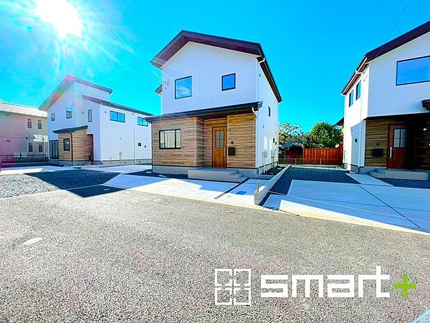 〜閑静な住宅街の立地〜 ・周辺は閑静な住宅街となっておりますので、静かな暮らしをご実現いただけます。 ・前面道路の交通量も多くないので、小さなお子様がいるご家庭でもご安心ですね。