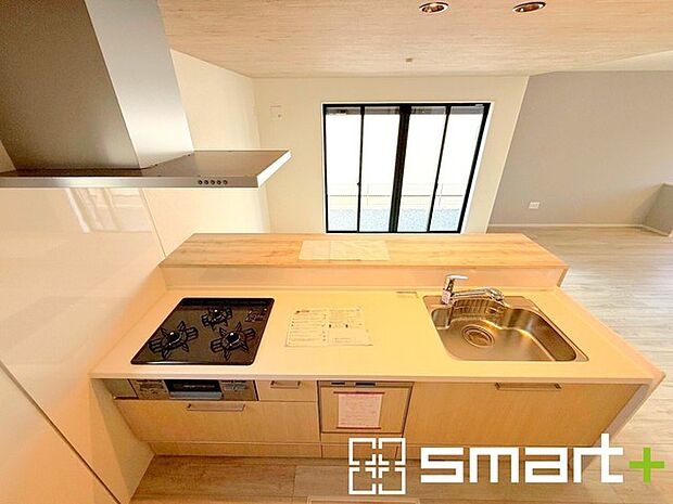 〜食器洗浄機を標準装備〜 ・キッチンにはビルトインタイプの食器洗浄機を標準装備。 ・家事にかける時間を削減でき、「自分時間」を増やすことができる嬉しいアイテムです。 