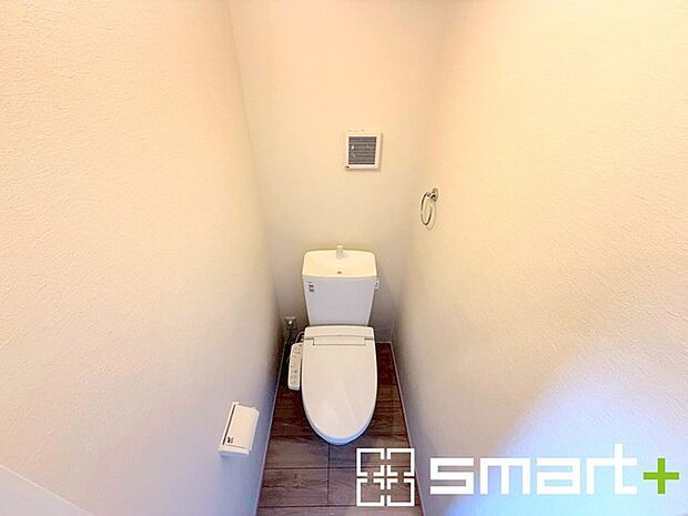 〜やはり便利なタンク式トイレ〜 ・最近はタンクレストイレもございますが、タンク式の場合は停電時もお水を流すことが可能。 ・故障時なども比較的費用が安くなるなど、メリットが多くなります。 