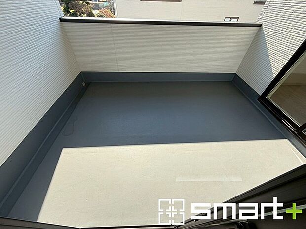 〜ワイドバルコニーを採用〜 ・バルコニーはワイドタイプなので、洗濯物を沢山干す事が可能です。 ・テラス屋根などのオプションもお気軽にご相談くださいませ。 