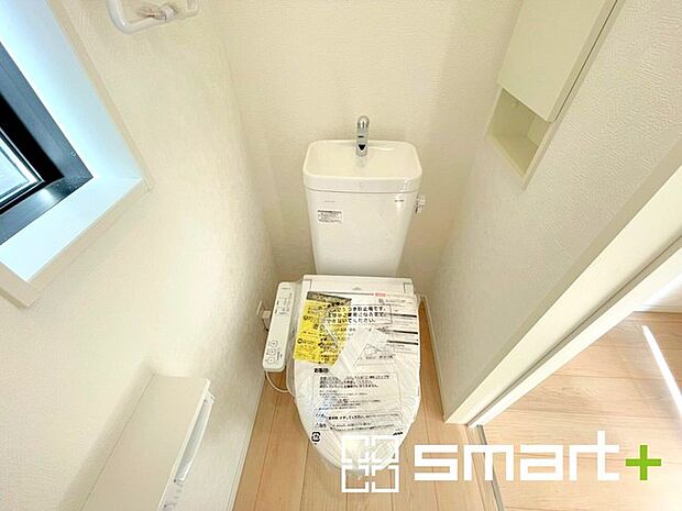 〜やはり便利なタンク式トイレ〜 ・最近はタンクレストイレもございますが、タンク式の場合は停電時もお水を流すことが可能。 ・故障時なども比較的費用が安くなるなど、メリットが多くなります。