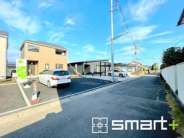 〜閑静な住宅街の立地〜 ・周辺は閑静な住宅街となっておりますので、静かな暮らしをご実現いただけます。 ・前面道路の交通量も多くないので、小さなお子様がいるご家庭でもご安心ですね。