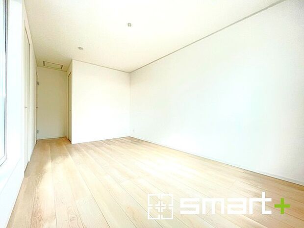 ~ウォークインクローゼットのあるお部屋~ ・人気のウォークインクローゼットをご用意。季節物や趣味の道具などもスッキリと収納が可能です。 ・最近流行りの収納術などもぜひご活用くださいませ。