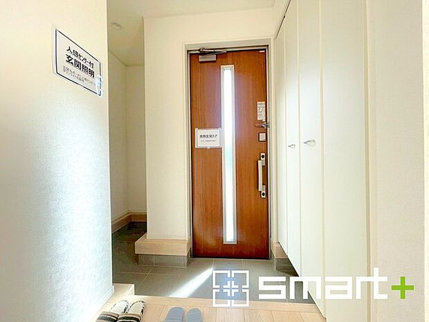 〜余裕の広さの玄関〜 ・玄関スペースを大きく取る事でご帰宅された際の開放感が違います。 ・お客様を出迎える顔にもなる玄関、この広さは魅力的ですね。ぜひ現地でご体感くださいませ。 