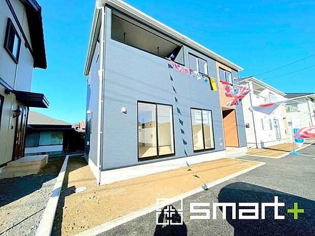 ~モダンな印象を与える外観~ ・シックな色彩の2トーンカラーを採用する事でモダンでお洒落な印象の外観となっております。 ・毎日家に帰ってくることが誇らしくなる高級感のある仕様。