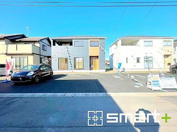 ~閑静な住宅街の立地~ ・周辺は閑静な住宅街となっておりますので、静かな暮らしをご実現いただけます。 ・前面道路の交通量も多くないので、小さなお子様がいるご家庭でもご安心ですね。